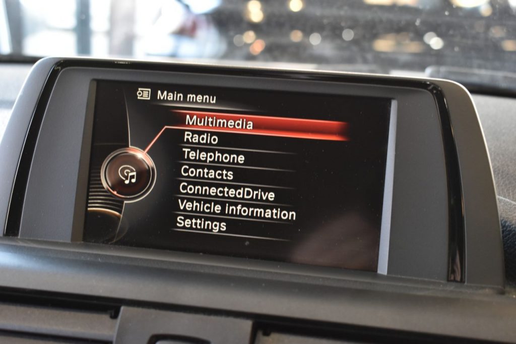 Used_2014_SILVER_BMW_1-SERIES_2