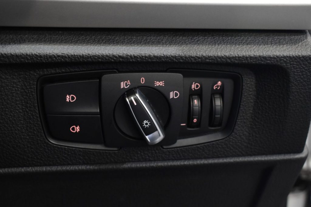 Used_2014_SILVER_BMW_1-SERIES_2