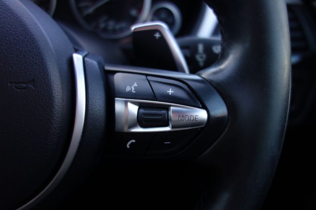 Used_2015_BLACK_BMW_3-SERIES_3