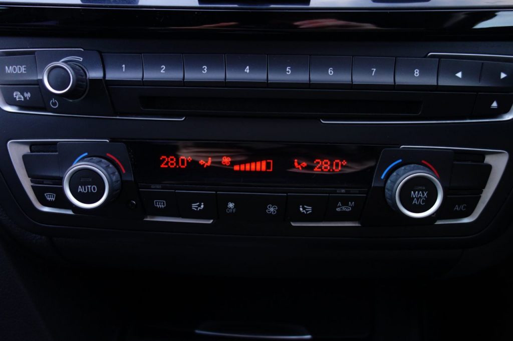 Used_2015_BLACK_BMW_3-SERIES_3