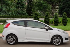 Used_2015_WHITE_FORD_FIESTA_1