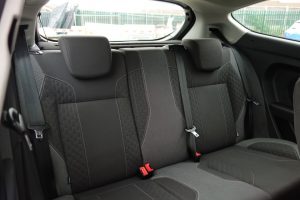 Used_2015_WHITE_FORD_FIESTA_1