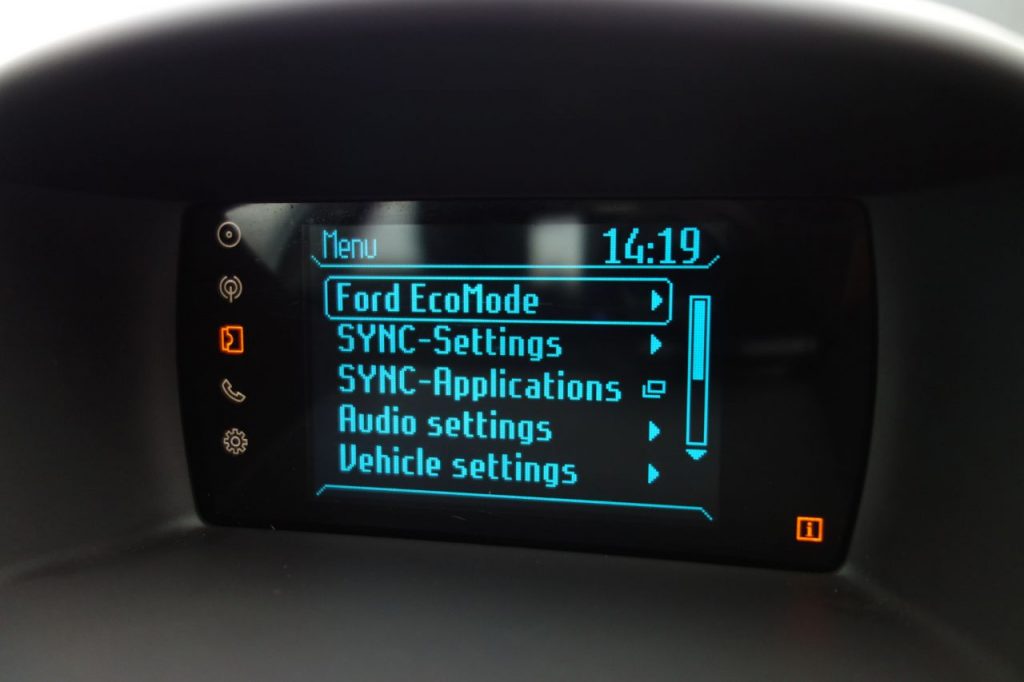 Used_2015_WHITE_FORD_FIESTA_1