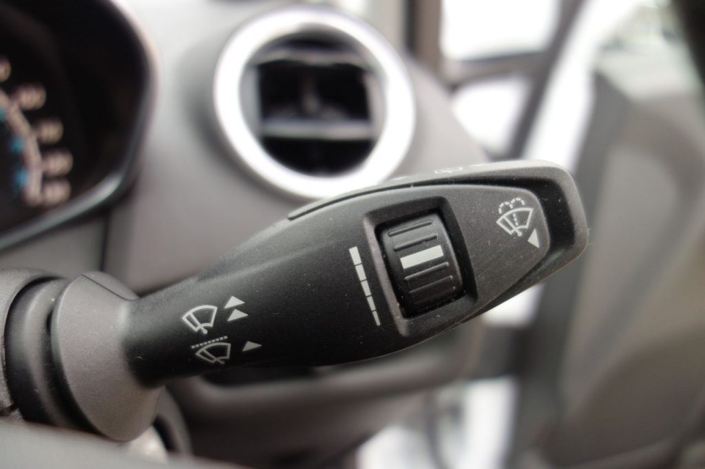 Used_2015_WHITE_FORD_FIESTA_1