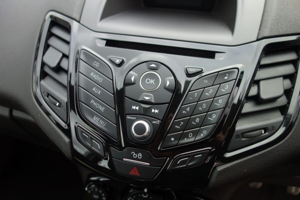 Used_2015_WHITE_FORD_FIESTA_1