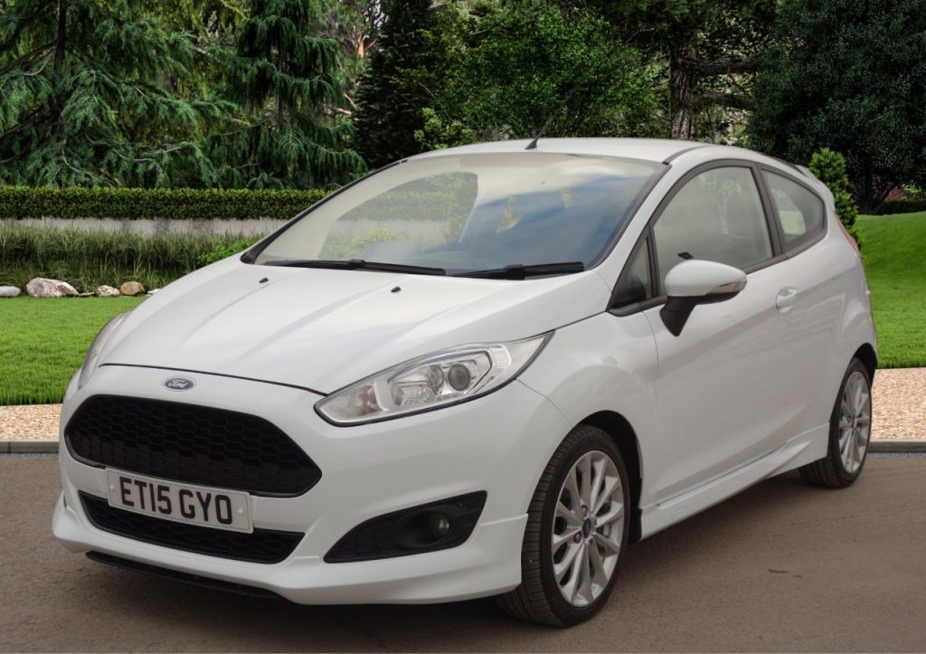 Used_2015_WHITE_FORD_FIESTA_1