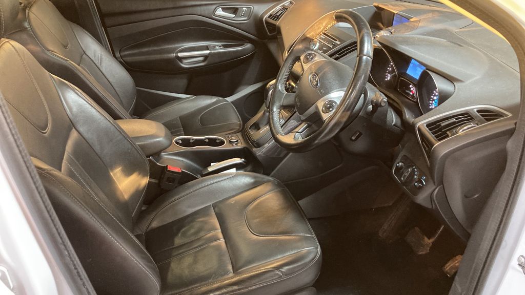 Used_2015_WHITE_FORD_KUGA_2