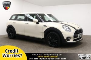 Used 2016 WHITE MINI CLUBMAN Estate 2.0 COOPER D 5d 148 BHP (reg. 2016-10-31) for sale in Manchester