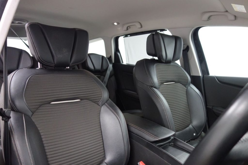 Used_2017_BLACK_RENAULT_GRAND-SCENIC_1