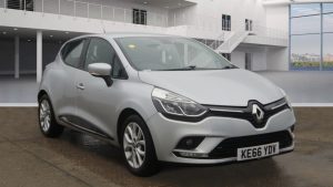 Used 2017 SILVER RENAULT CLIO Hatchback 1.1 DYNAMIQUE NAV 5d 73 BHP (reg. 2017-01-31) for sale in Stockport