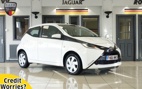Used 2017 WHITE TOYOTA AYGO Hatchback 1.0 VVT-I X-PLAY 5d 69 BHP (reg. 2017-02-14) for sale in Wilmslow