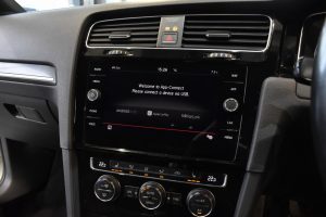 Used_2017_WHITE_VOLKSWAGEN_GOLF_2
