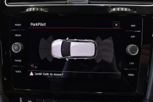 Used_2017_WHITE_VOLKSWAGEN_GOLF_2