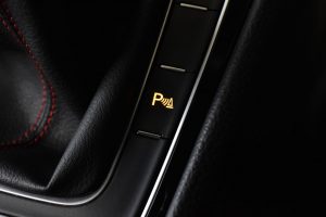 Used_2017_WHITE_VOLKSWAGEN_GOLF_2