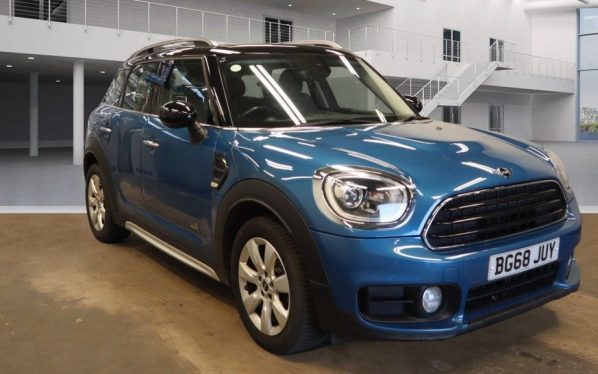 Used 2018 BLUE MINI COUNTRYMAN Hatchback 2.0 COOPER D ALL4 5DR 148 BHP (reg. 2018-10-05) for sale in Altrincham