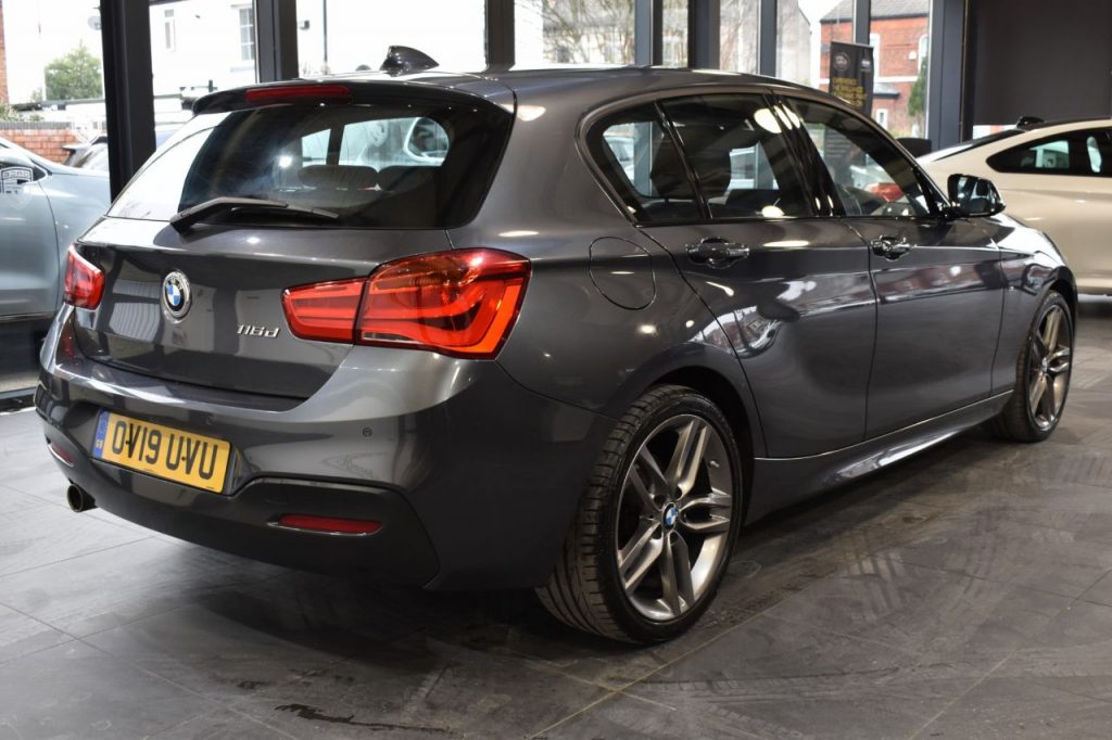 Used_2019_GREY_BMW_1-SERIES_1