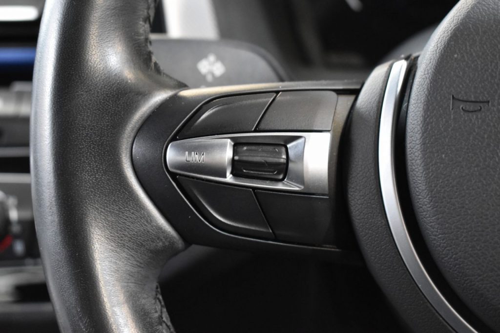 Used_2019_GREY_BMW_1-SERIES_1