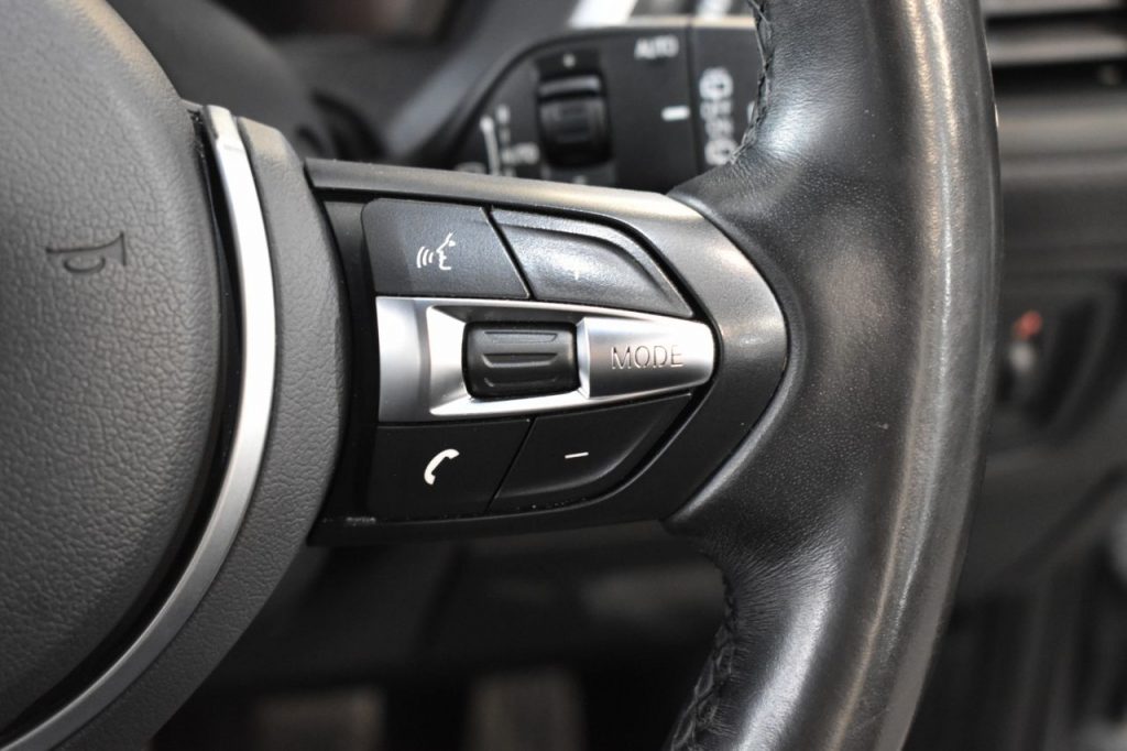 Used_2019_GREY_BMW_1-SERIES_1