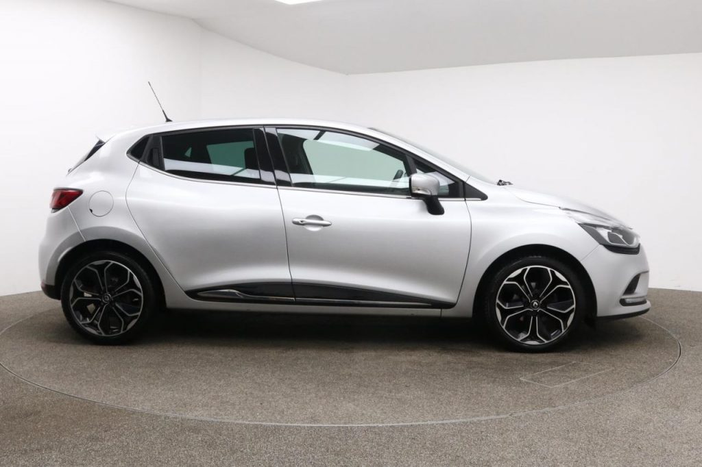 Used_2019_SILVER_RENAULT_CLIO_1