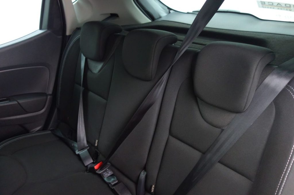 Used_2019_SILVER_RENAULT_CLIO_1