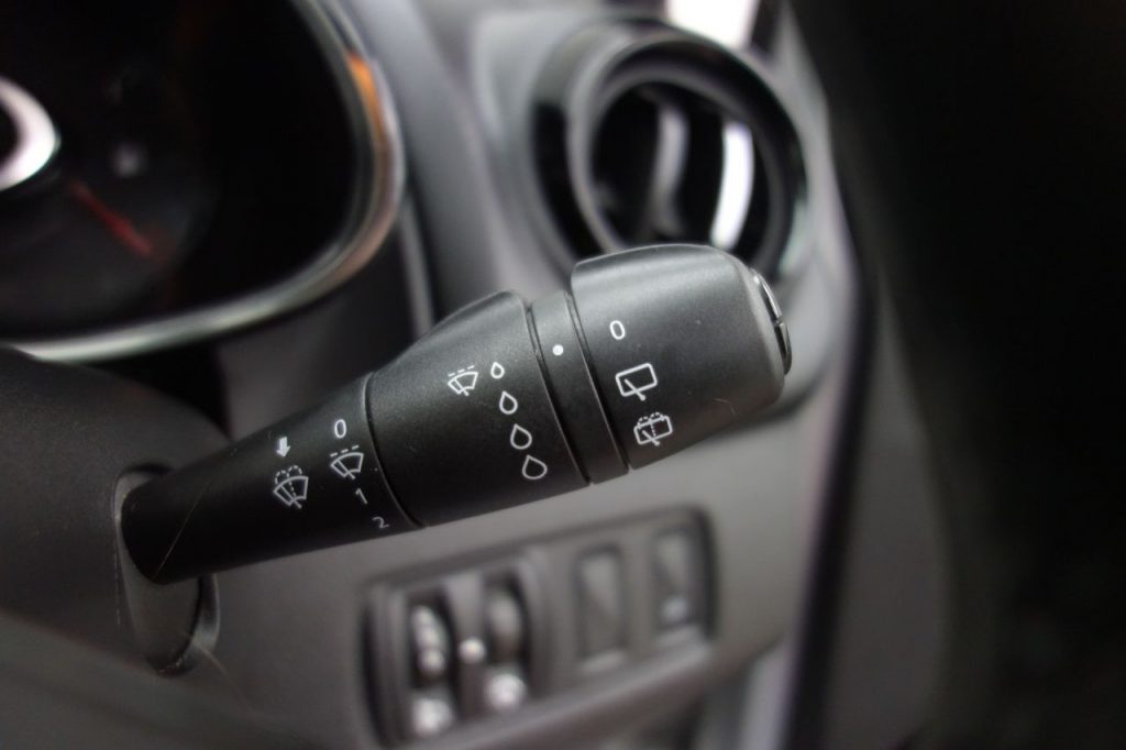 Used_2019_SILVER_RENAULT_CLIO_1