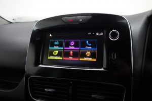 Used_2019_SILVER_RENAULT_CLIO_1