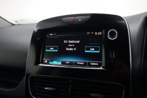 Used_2019_SILVER_RENAULT_CLIO_1