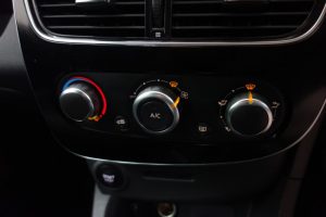 Used_2019_SILVER_RENAULT_CLIO_1
