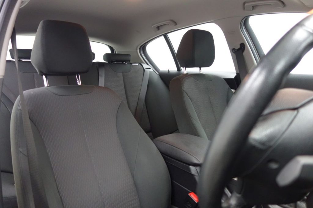 Used_2019_WHITE_BMW_1-SERIES_2