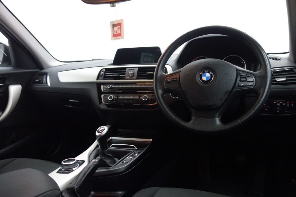 Used_2019_WHITE_BMW_1-SERIES_2