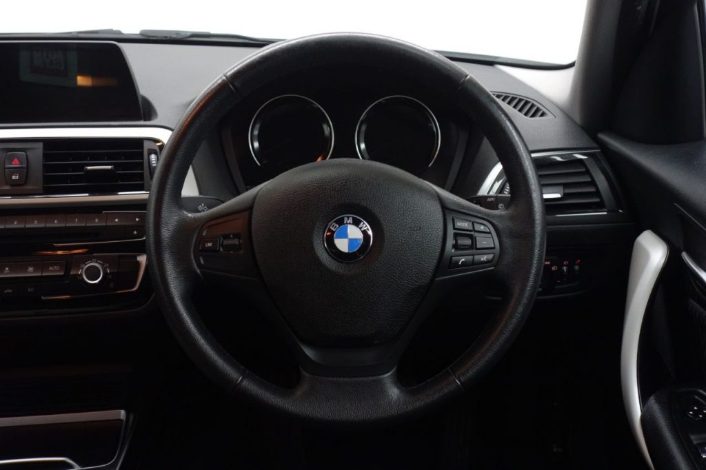 Used_2019_WHITE_BMW_1-SERIES_2