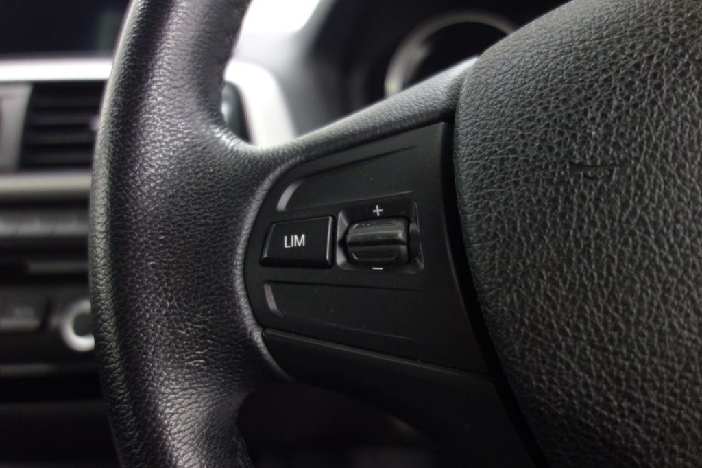 Used_2019_WHITE_BMW_1-SERIES_2