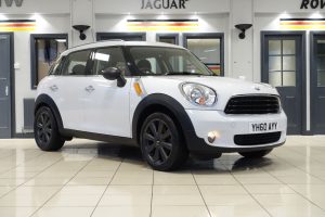Used 2010 WHITE MINI COUNTRYMAN Hatchback 1.6 ONE 5d 98 BHP (reg. 2010-10-20) for sale in Wilmslow