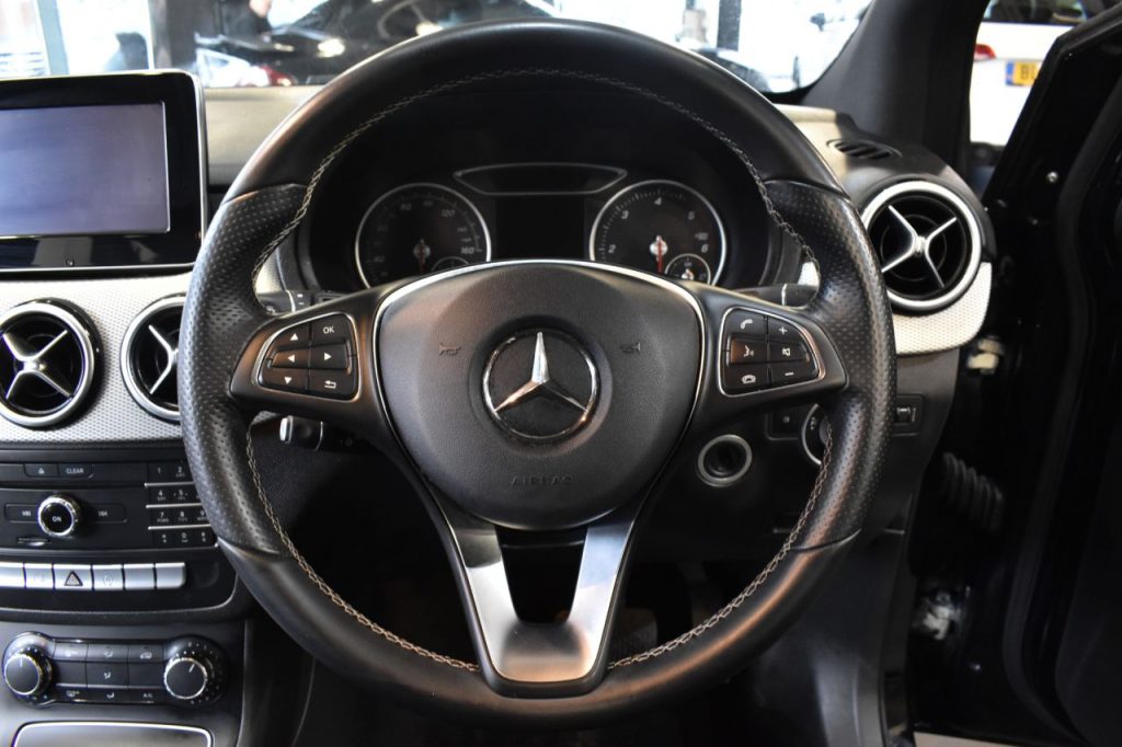Used_2015_BLACK_MERCEDES-BENZ_B-CLASS_2