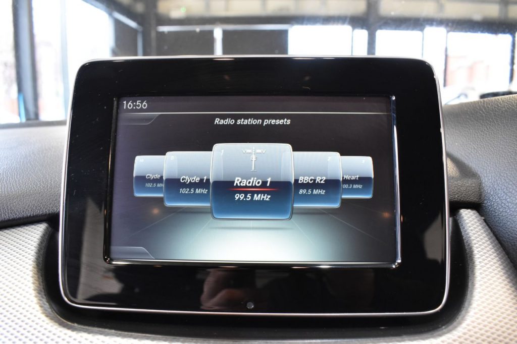 Used_2015_BLACK_MERCEDES-BENZ_B-CLASS_2