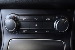 Used_2015_BLACK_MERCEDES-BENZ_B-CLASS_2