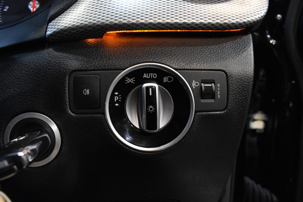 Used_2015_BLACK_MERCEDES-BENZ_B-CLASS_2
