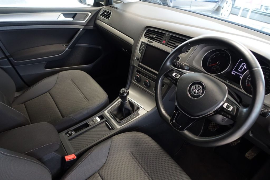 Used_2015_GREY_VOLKSWAGEN_GOLF_1