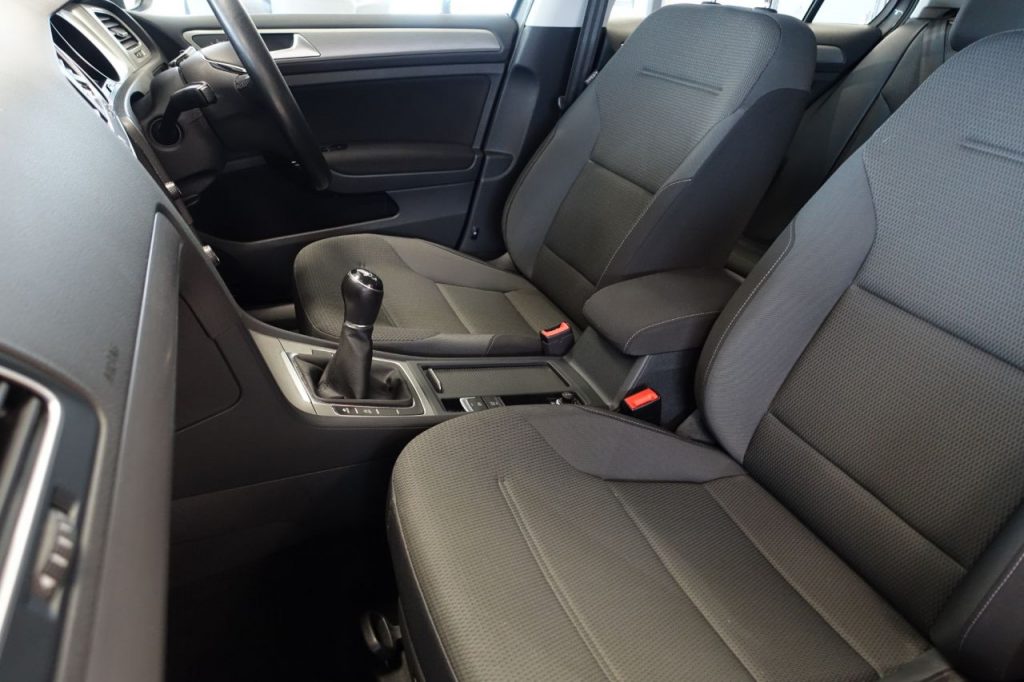 Used_2015_GREY_VOLKSWAGEN_GOLF_1