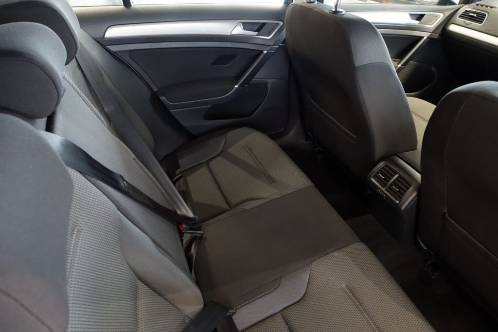 Used_2015_GREY_VOLKSWAGEN_GOLF_1