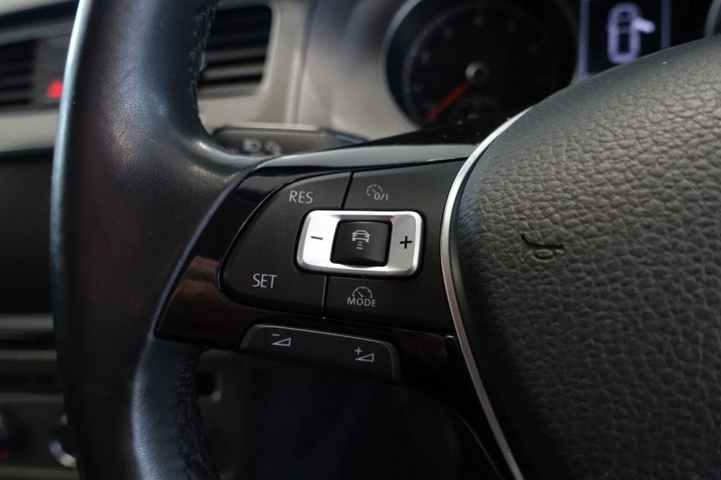 Used_2015_GREY_VOLKSWAGEN_GOLF_1