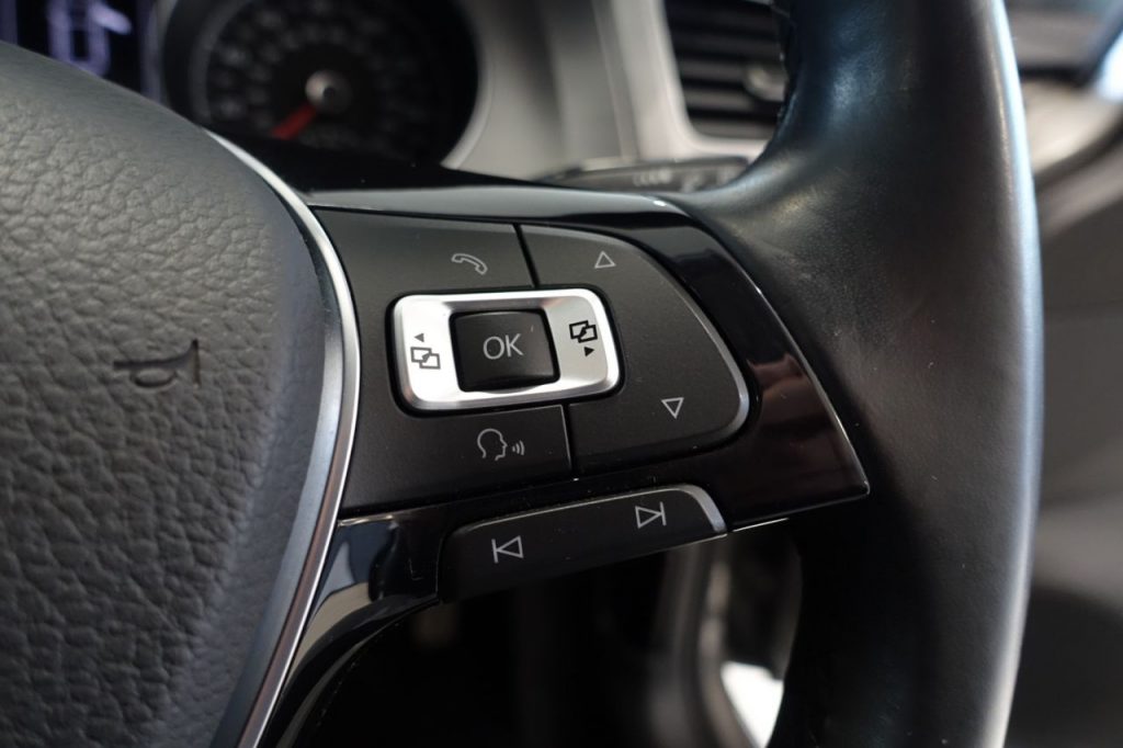 Used_2015_GREY_VOLKSWAGEN_GOLF_1