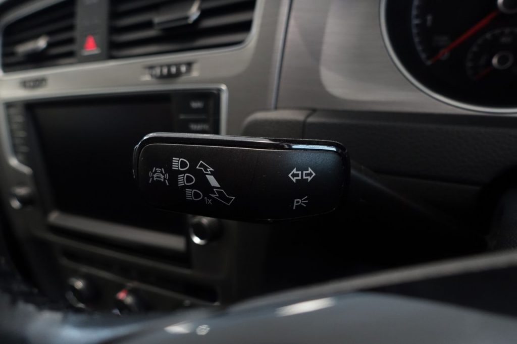 Used_2015_GREY_VOLKSWAGEN_GOLF_1