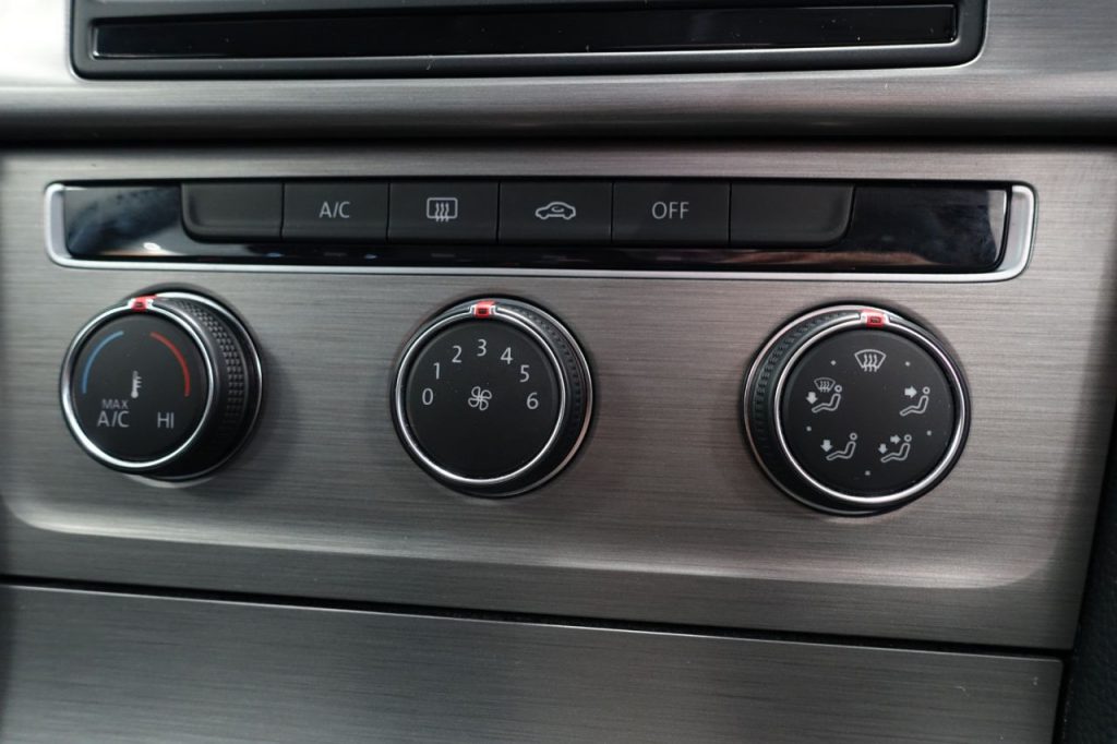 Used_2015_GREY_VOLKSWAGEN_GOLF_1