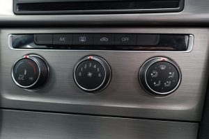 Used_2015_GREY_VOLKSWAGEN_GOLF_1