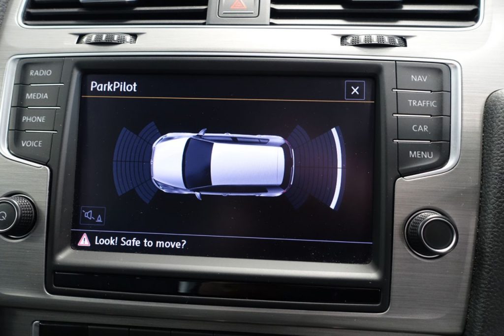 Used_2015_GREY_VOLKSWAGEN_GOLF_1