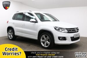 Used 2015 WHITE VOLKSWAGEN TIGUAN Estate 2.0 R LINE TDI BLUEMOTION TECHNOLOGY 4MOTION 5d 148 BHP (reg. 2015-09-01) for sale in Manchester
