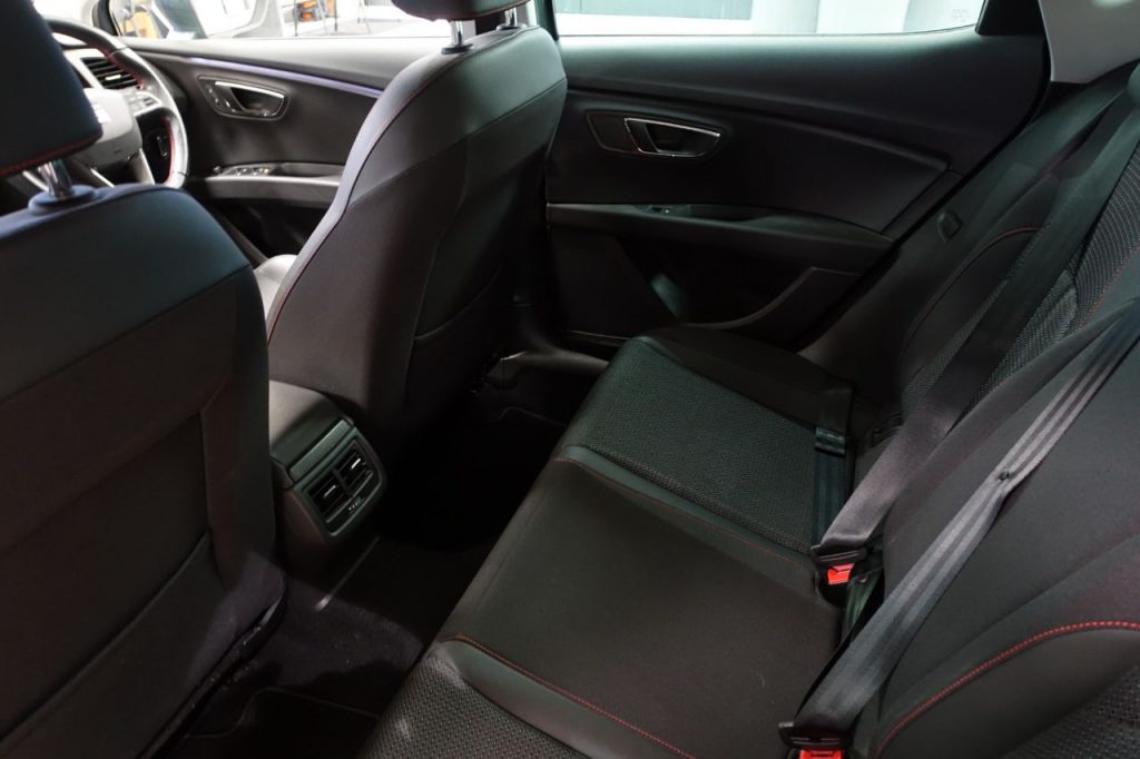 Used_2016_GREY_SEAT_LEON_1