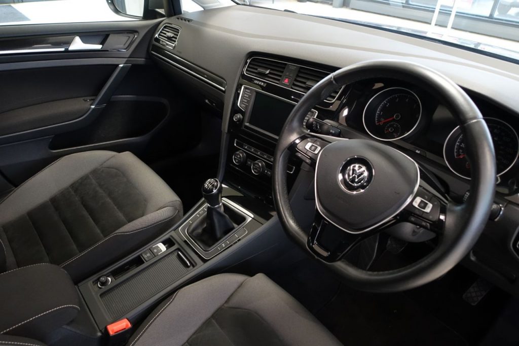 Used_2016_GREY_VOLKSWAGEN_GOLF_1