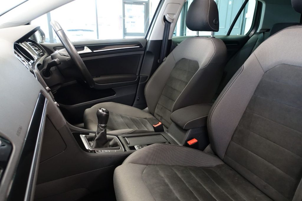 Used_2016_GREY_VOLKSWAGEN_GOLF_1